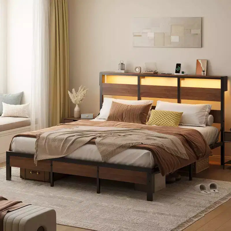 Struttura letto matrimoniale con LED, Letto a piattaforma in metallo con testiera portaoggetti e stazione di ricarica, Rete a doghe con telaio resistente, Noce