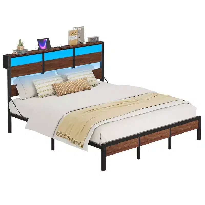 Struttura letto matrimoniale con LED, Letto a piattaforma in metallo con testiera portaoggetti e stazione di ricarica, Rete a doghe con telaio resistente, Noce