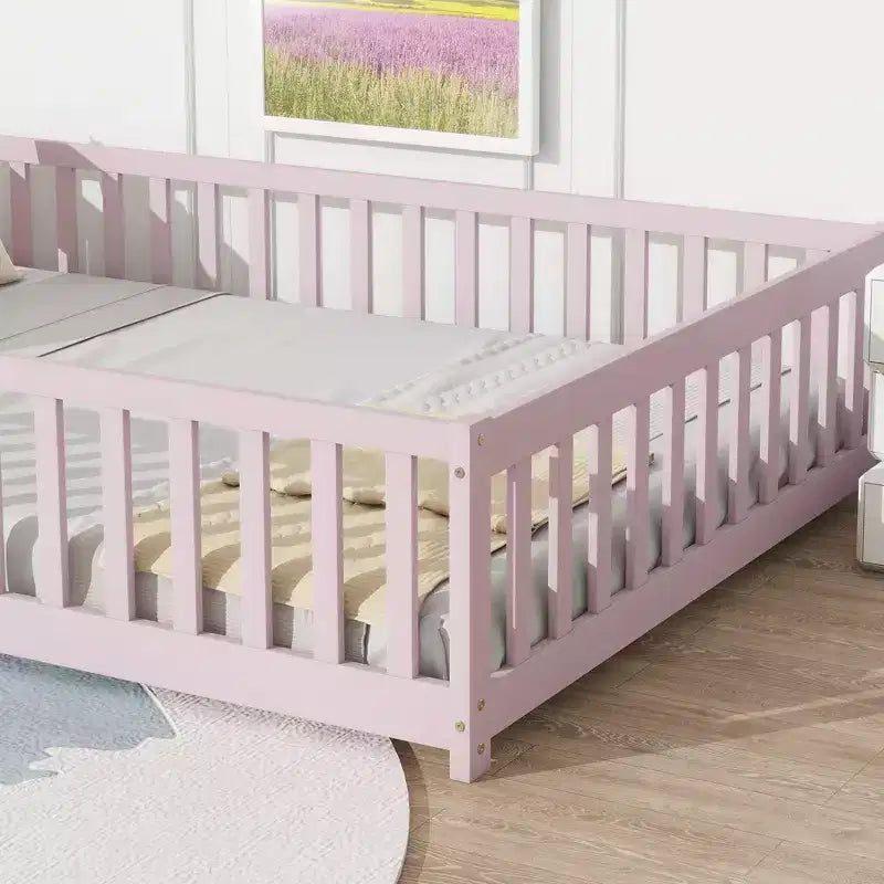 Letto completo a pavimento con recinzione e porta, struttura letto a piattaforma per bambini in legno massello