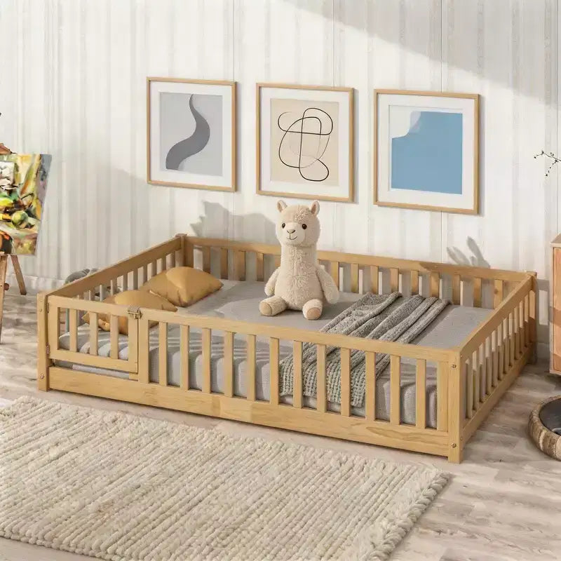 Letto completo a pavimento con recinzione e porta, struttura letto a piattaforma per bambini in legno massello