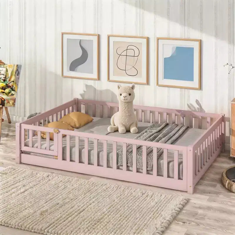 Letto completo a pavimento con recinzione e porta, struttura letto a piattaforma per bambini in legno massello